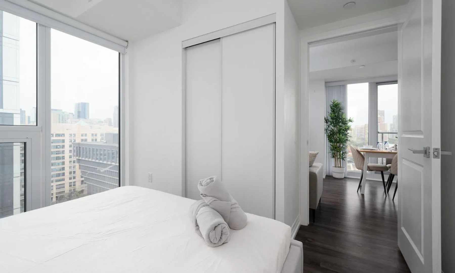 Fort York Suites Toronto Apartment