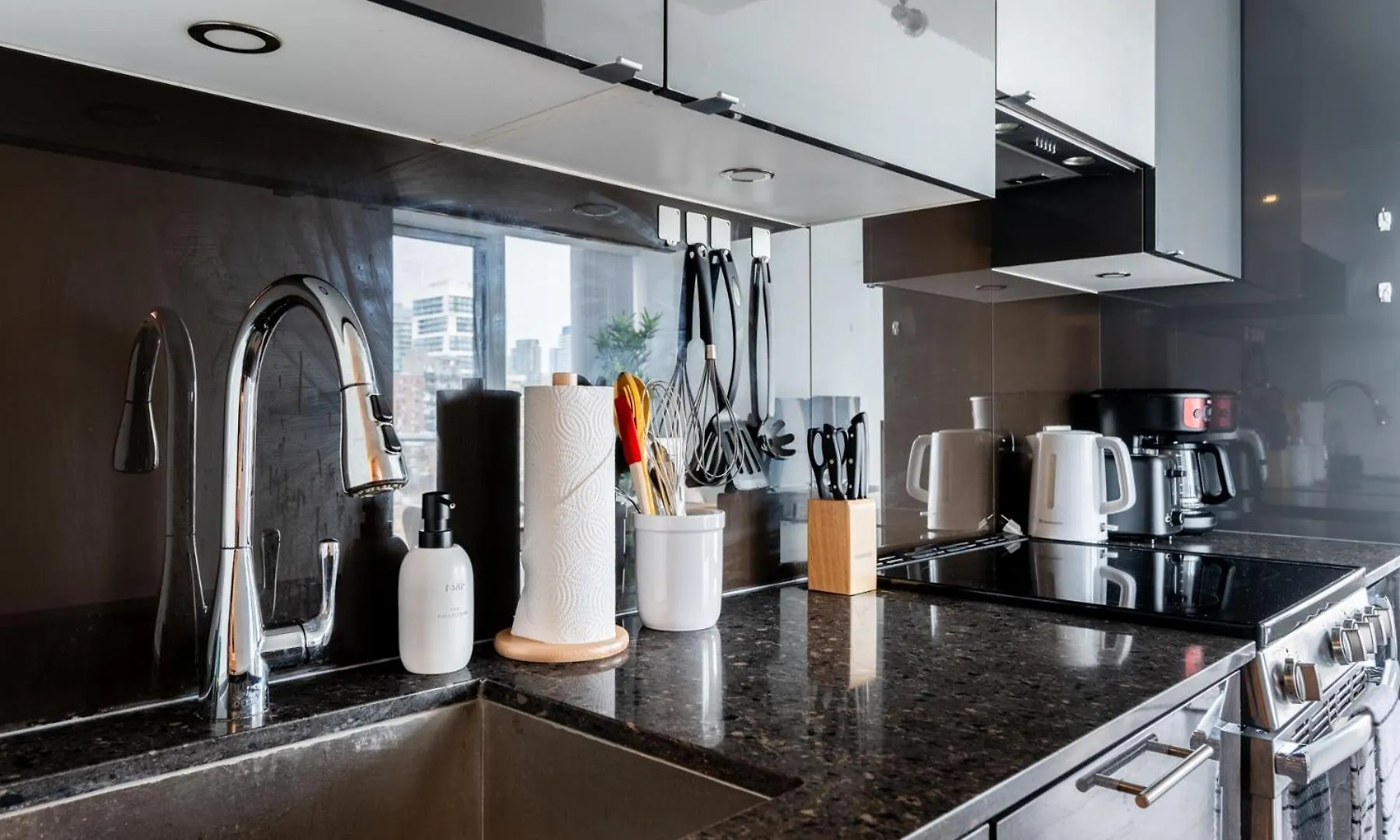 Fort York Suites Toronto 0*,